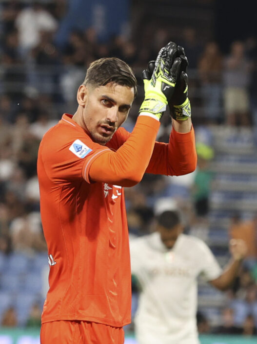 Alex Meret resta il portiere titolare del Napoli e gode della piena fiducia di Massimiliano Allegri.