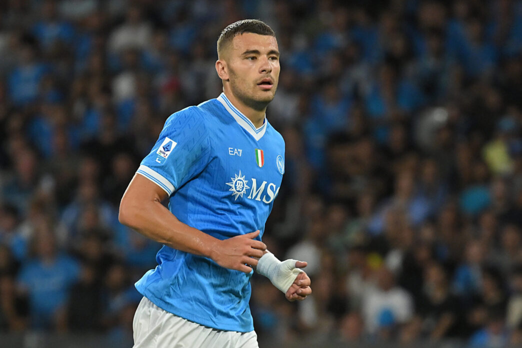 Il Napoli valuta un nuovo difensore dopo l'intervento chirurgico di Alessandro Buongiorno.