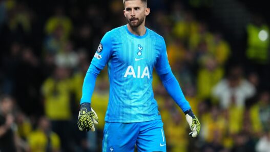 Nuovo portiere Napoli, continua il duello con la Juventus per Vicario: le ultime