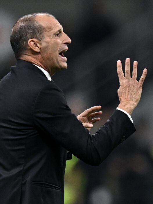 Allegri-Napoli, firma posticipata: De Laurentiis torna a Roma