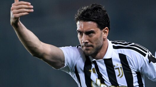 Vlahovic, il Napoli punta all'ingaggio per accontentare Allegri