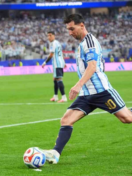 Ibrahimovic: "Messi è il migliore di sempre", Maradona dimenticato