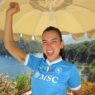 Dua Lipa indossa la maglia del Napoli: fan in delirio sui social