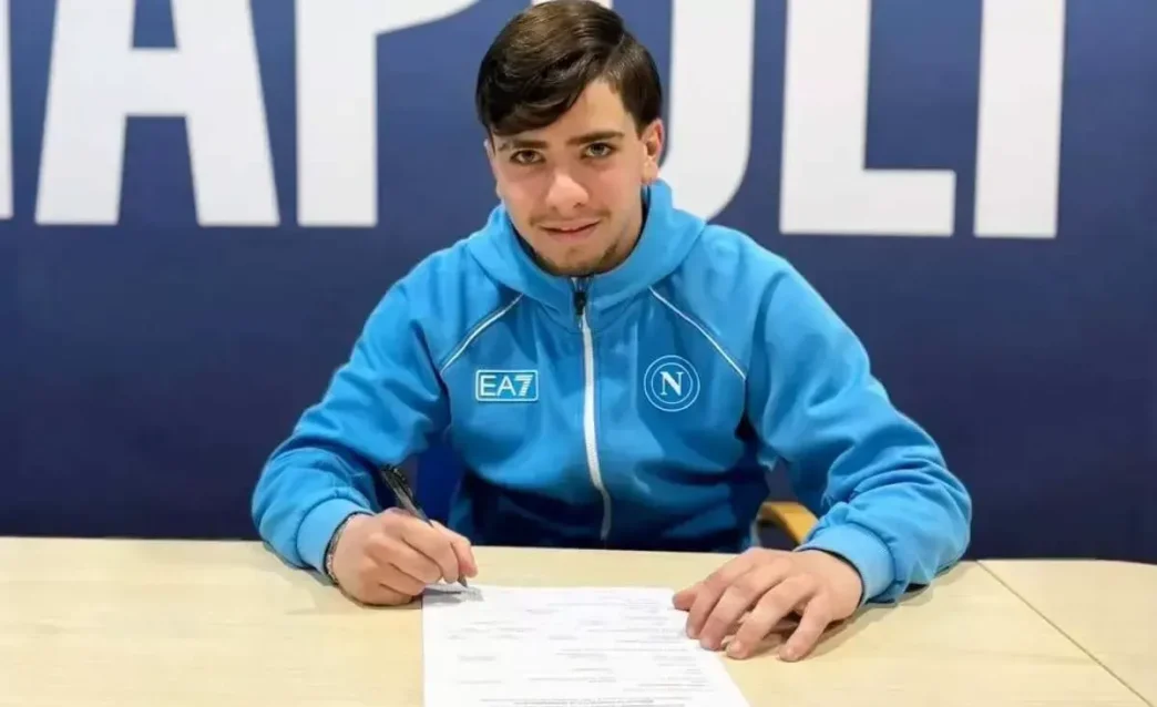 Napoli, primo contratto da professionista per Elia Favicchio