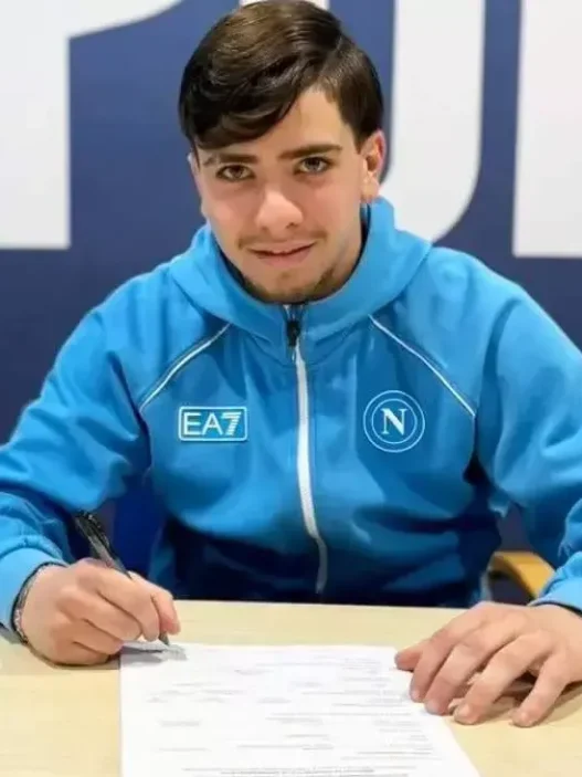 Napoli, primo contratto da professionista per Elia Favicchio