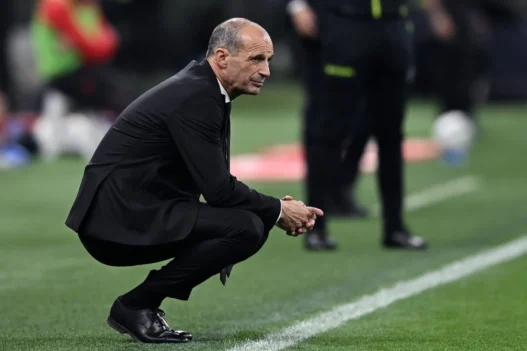 Napoli, l'arrivo di Allegri celebrato al San Carlo con 600 ospiti