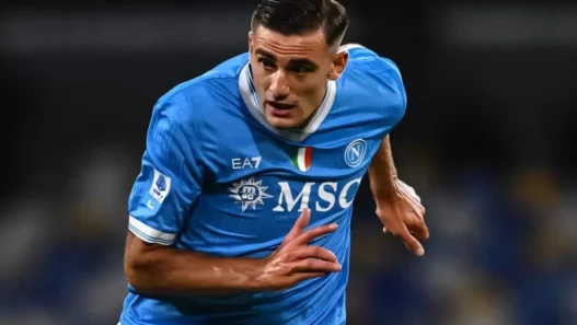 Napoli: Lucca cambia, Favasuli sceglie il 2, Hojlund resta col 19