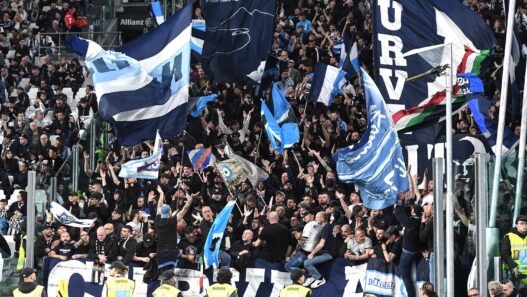 Napoli festeggia 100 anni: maglia celebrativa e evento in piazza