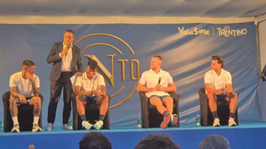 RILEGGI LIVE – Vergara: “Rinnovo? Manca poco. Il mio sogno è vincere la Champions con il Napoli”, Politano: “Vogliamo vincere il terzo scudetto ed entrare nella storia”
