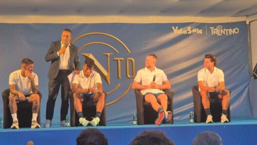 RILEGGI LIVE – Vergara: “Rinnovo? Manca poco. Il mio sogno è vincere la Champions con il Napoli”, Politano: “Vogliamo vincere il terzo scudetto ed entrare nella storia”