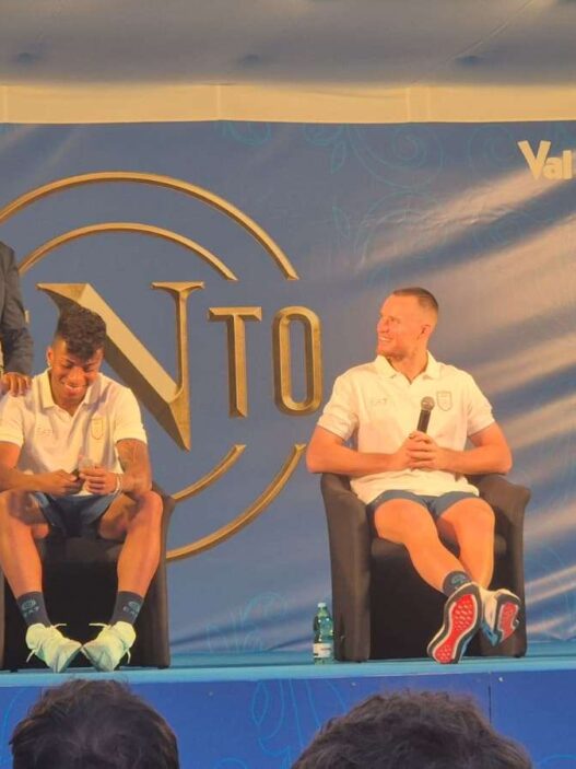RILEGGI LIVE – Vergara: “Rinnovo? Manca poco. Il mio sogno è vincere la Champions con il Napoli”, Politano: “Vogliamo vincere il terzo scudetto ed entrare nella storia”