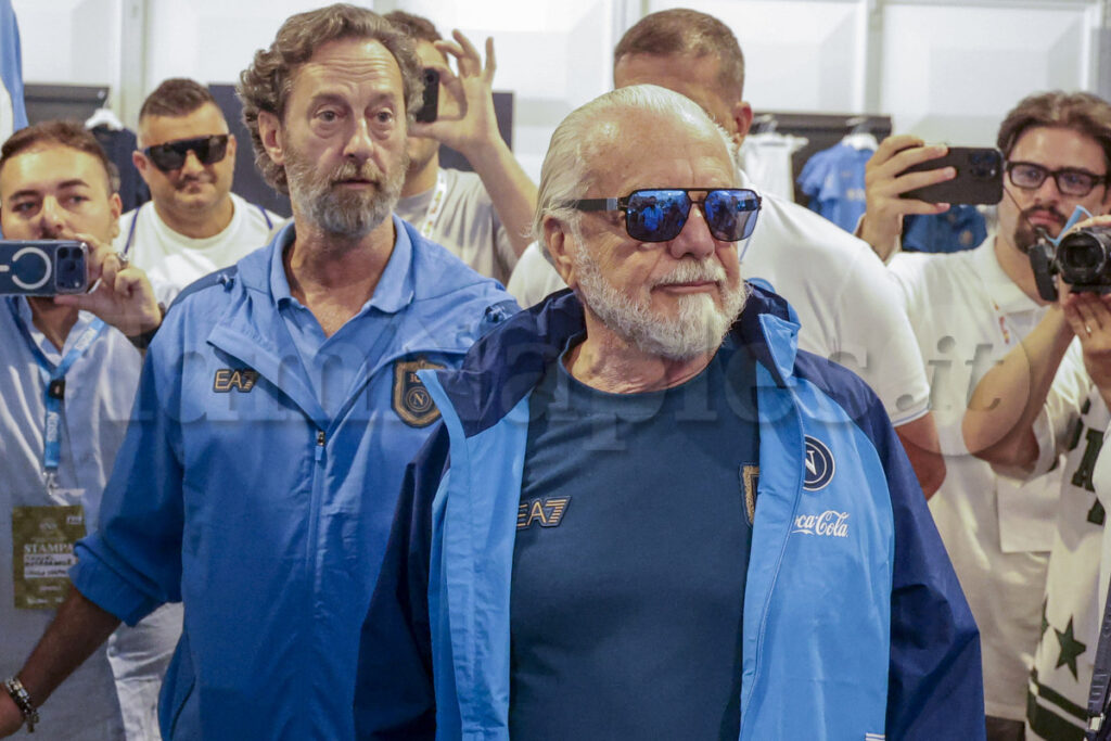 De Laurentiis: "Cessione del Napoli? Se c'è qualcuno, si faccia avanti"