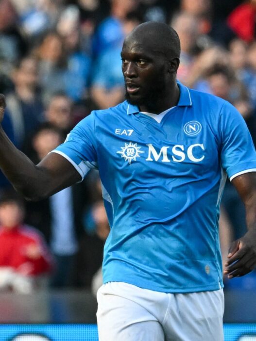 Il Napoli valuta la cessione di Romelu Lukaku per una cifra di circa 15 milioni di euro.