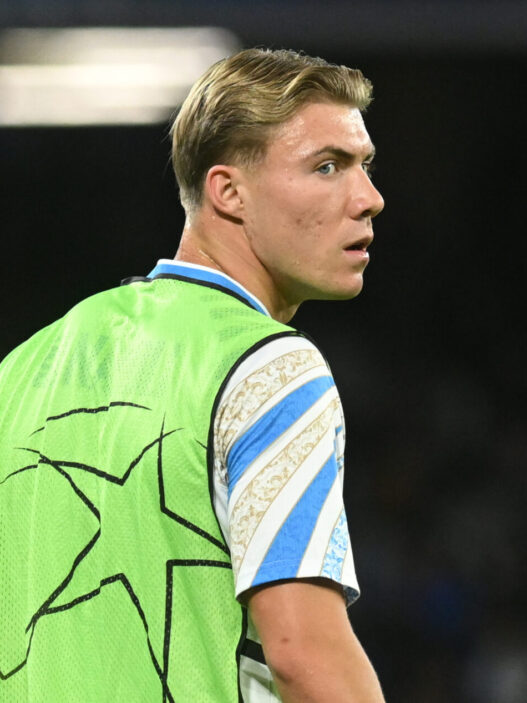 Rasmus Hojlund resta il punto di riferimento dell'attacco del Napoli.