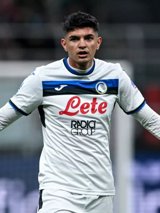 Il Napoli valuta Raoul Bellanova come possibile alternativa a Giovanni Di Lorenzo.
