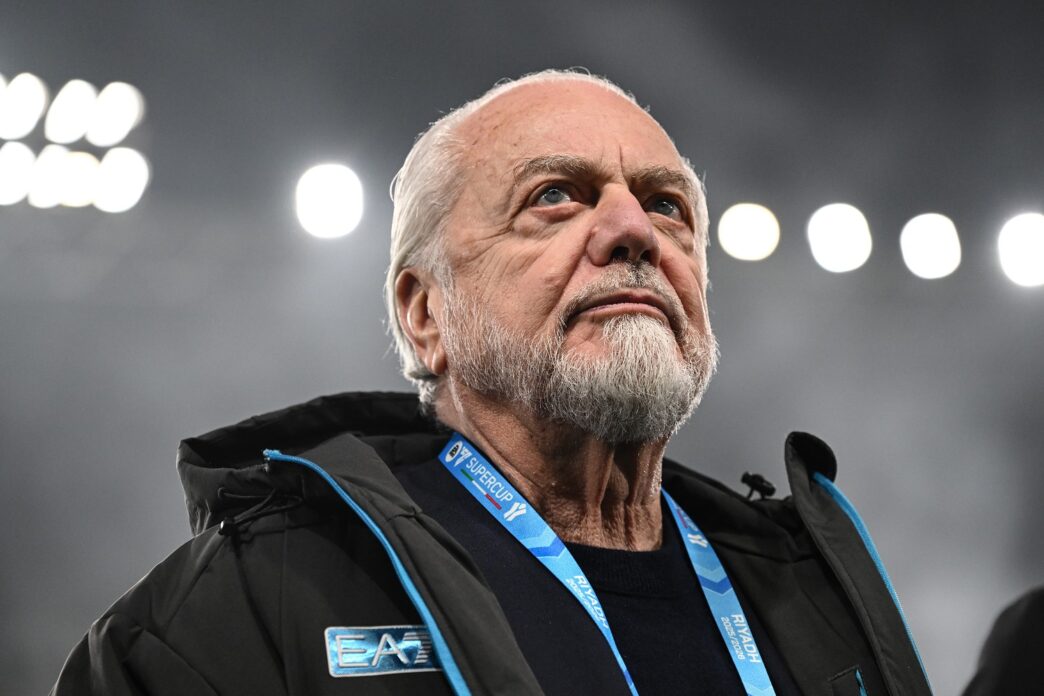 Napoli, svelata la nuova maglia: presenti ospiti e il presidente De Laurentiis