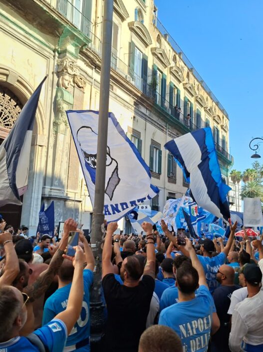 Napoli festeggia 100 anni: i tifosi si radunano per la celebrazione