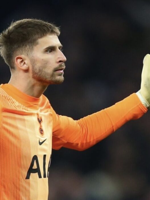 Il futuro di Vanja Milinkovic-Savic al Napoli resta incerto mentre prende forma l'ipotesi di uno scambio con il Tottenham per Guglielmo Vicario.