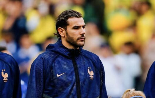 Theo Hernandez proposto al Napoli: il club valuta l'ipotesi