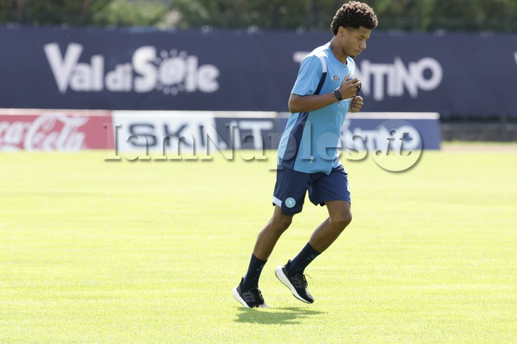 FOTO IAMNAPLES.IT – Napoli, si rivede David Neres: giri di campo a Dimaro