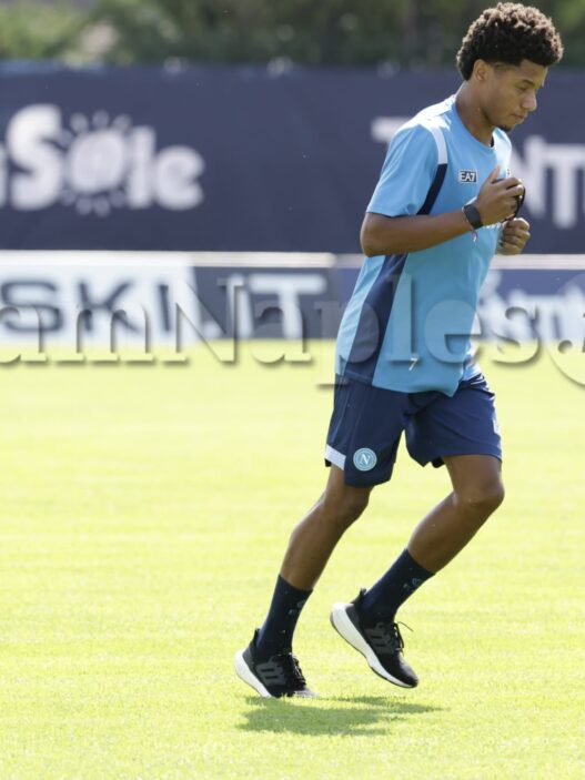 FOTO IAMNAPLES.IT – Napoli, si rivede David Neres: giri di campo a Dimaro