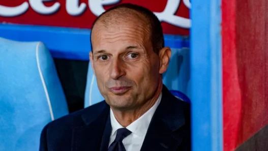 Toh, Allegri gioca col 4-3-3 (numeri vuoti, come ha detto Conte). Cade un altro tabù
