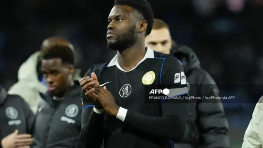 Badiashile, dal centrocampo alla difesa: il Napoli scommette sul francese