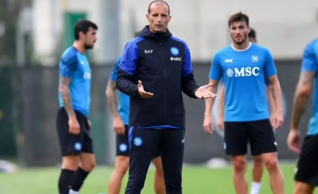 Dimaro, piccolo spavento (rientrato) per Di Lorenzo e Politano. Esercizi sul possesso