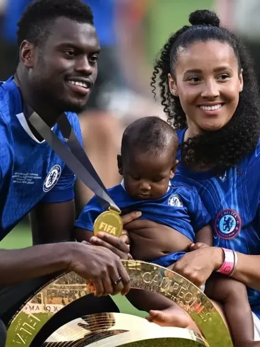 Badiashile-Napoli: visite mediche imminenti, attesa per l'annuncio