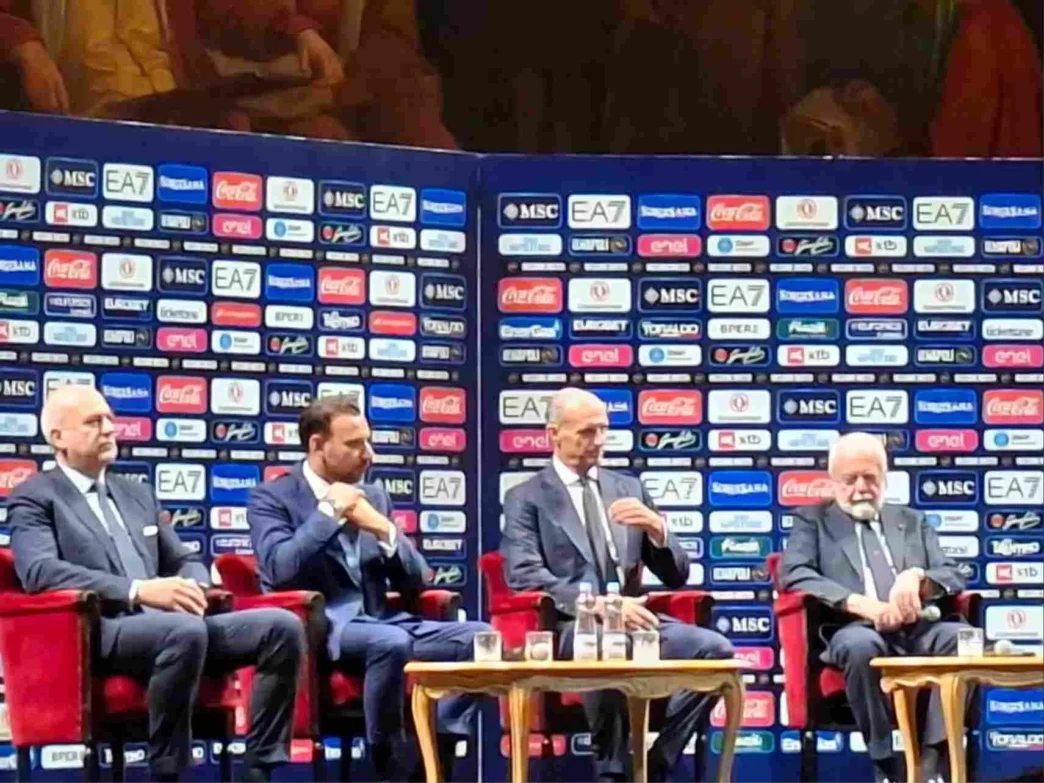 Napoli, De Laurentiis cambia registro: dalla "monarchia" Conte all'équipe Allegri
