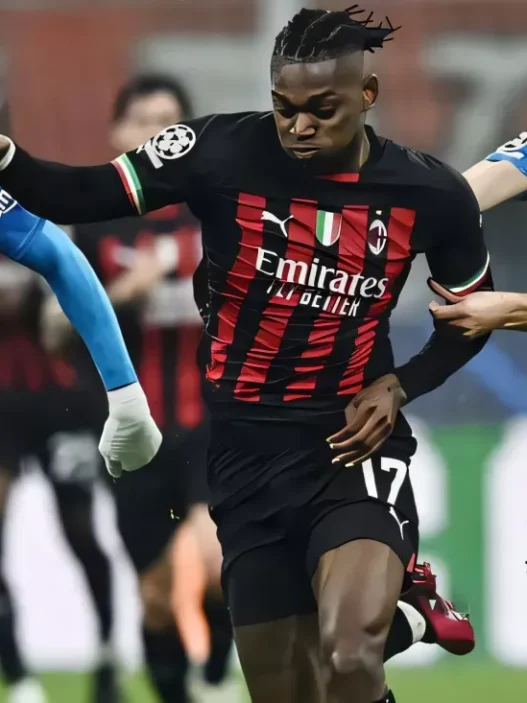 Milan valuta Leao 65-70 milioni: i tifosi del Napoli reagiscono