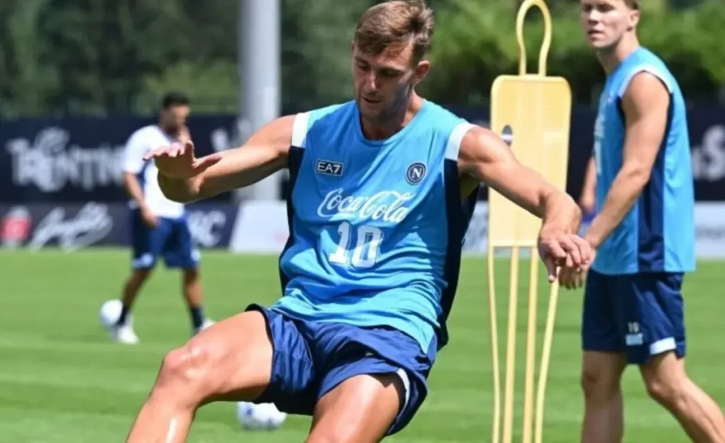 Il Napoli non ha deciso il futuro di Lucca. Torino e altri due club sull'attaccante