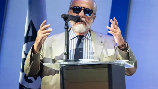De Laurentiis critica Schlein: "Inguardabile". Rifiuta spilla Forza Italia