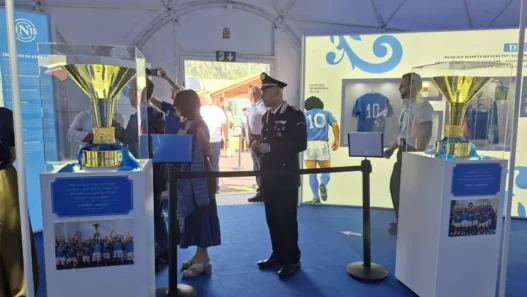 Dimaro, inaugurata la Mostra dei Trofei del Napoli: esposti cimeli ufficiali e foto dei protagonisti della storia azzurra