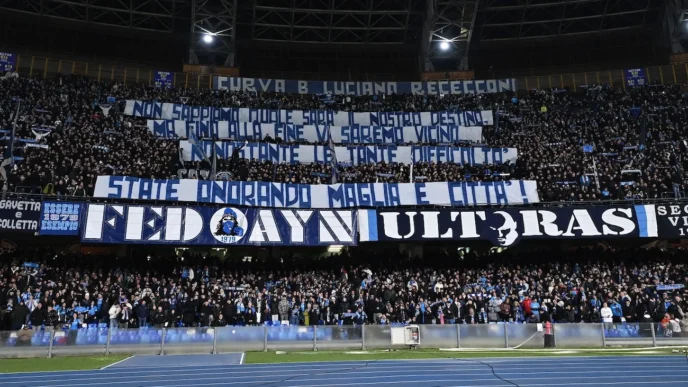 Napoli multato di 7000 euro per fumogeni a Venezia