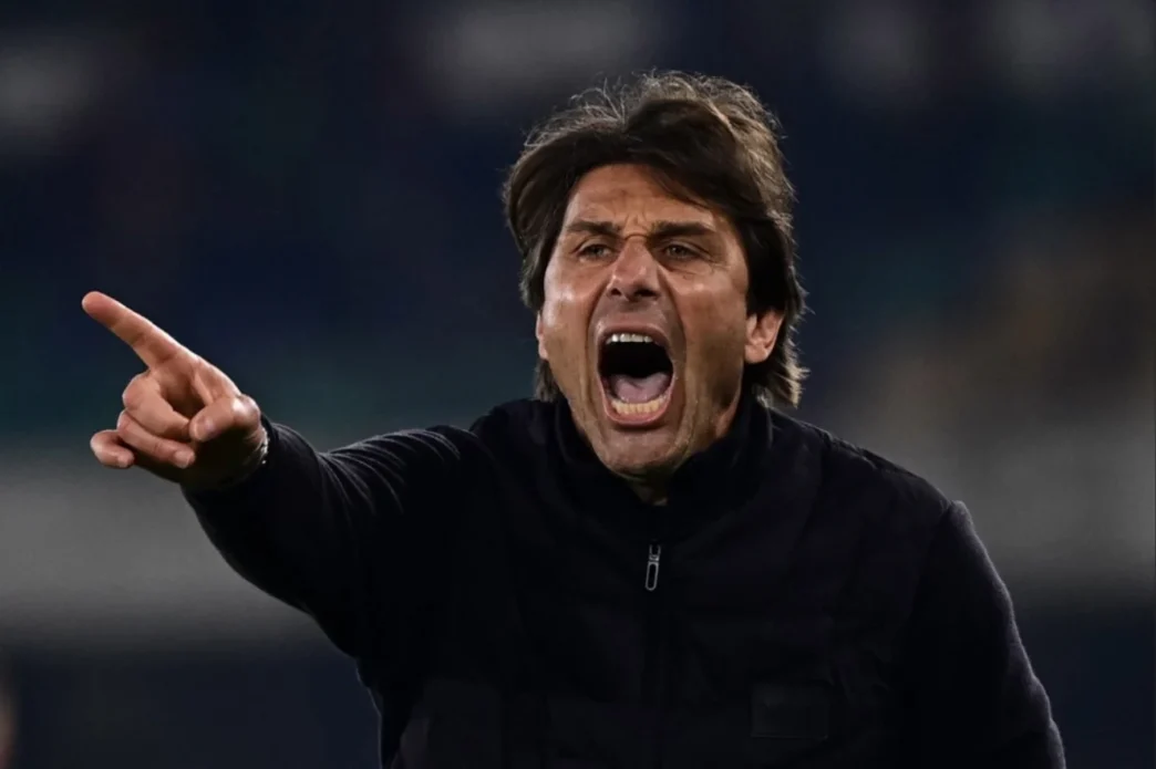 Young: "Gli allenamenti di Conte erano una follia, ma mi hanno dato longevità"