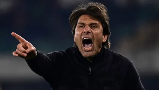 Young: "Gli allenamenti di Conte erano una follia, ma mi hanno dato longevità"