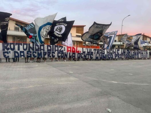 Napoli: contestazione a De Laurentiis, incoraggiamento per la squadra a Castel di Sangro