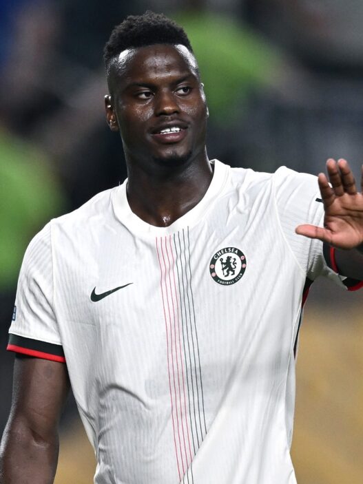 Napoli, allenamento verso il Como: Badiashile in gruppo