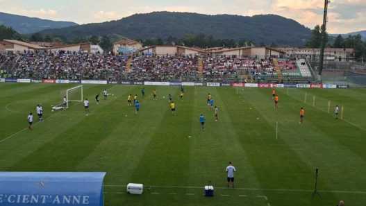 Napoli in campo: applausi per De Bruyne, Marianucci ai box