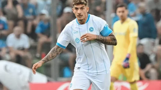 Napoli, esordio in maglia bianca contro il Genoa: Favasuli e due ritorni in panchina