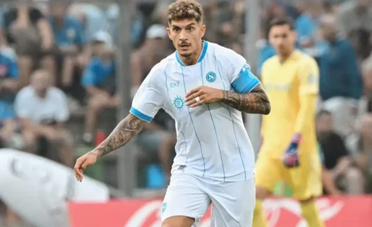 Napoli, esordio in maglia bianca contro il Genoa: Favasuli e due ritorni in panchina