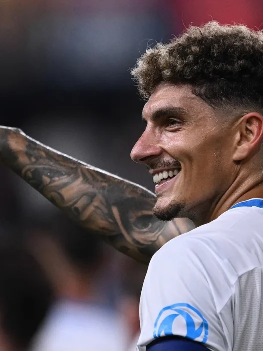 Di Lorenzo prolunga con il Napoli fino al 2030