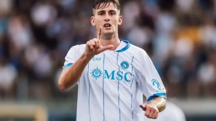 Napoli, tifosi critici sulla sostituzione di Hojlund con Lucca