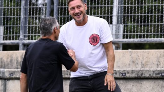 Totti: "Maradona è il calcio, non ci sono rivali"
