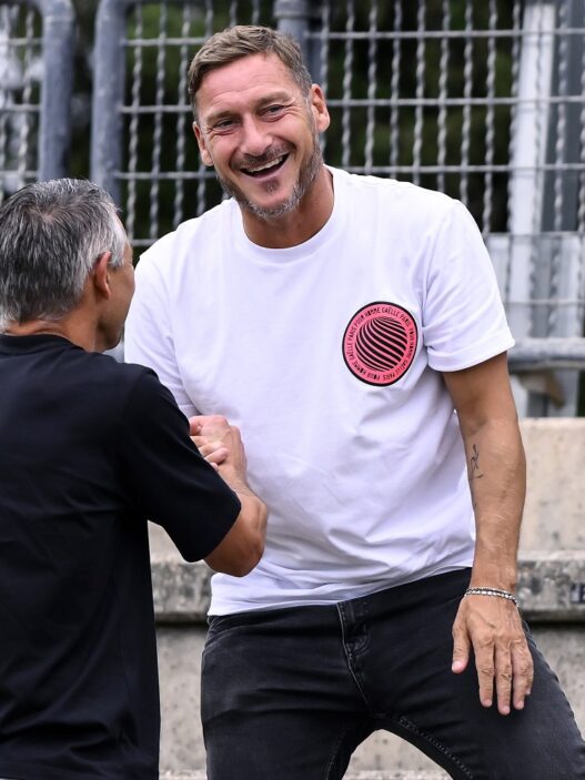 Totti: "Maradona è il calcio, non ci sono rivali"