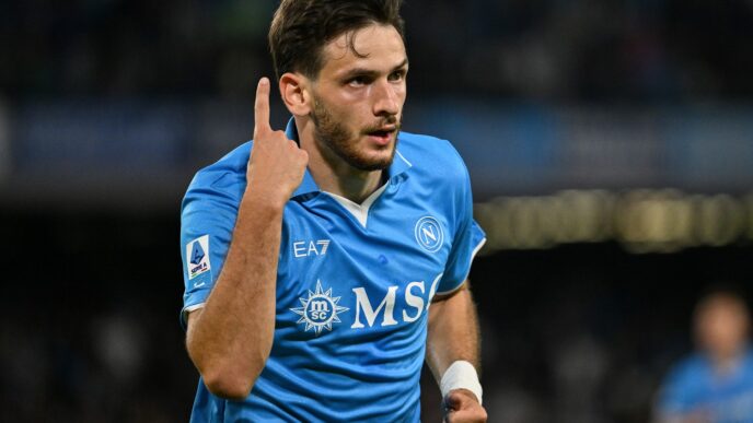 Kvaratskhelia: "A Parigi si vive meglio, a Napoli il calcio è tutto"