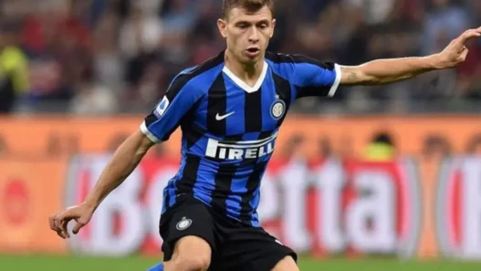 Barella, l'abbraccio con Di Lorenzo e Meret prima di Inter-Napoli
