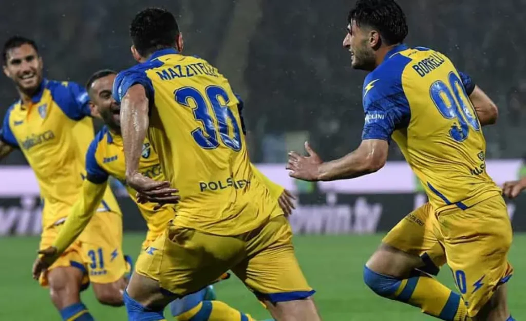 Serie A: Frosinone batte Venezia 3-2, Parma e Monza pareggiano