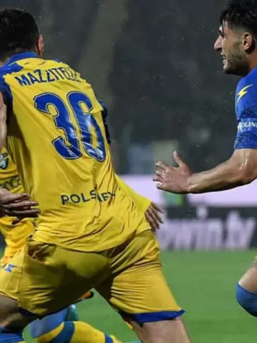 Serie A: Frosinone batte Venezia 3-2, Parma e Monza pareggiano
